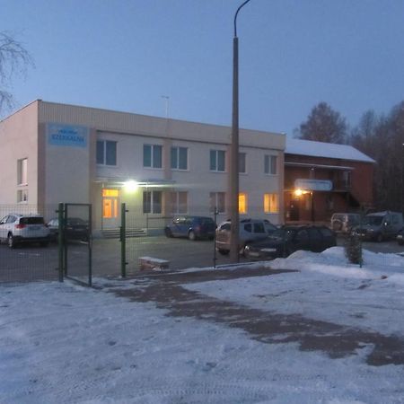 ホテル Viesu Maja Ezerkalns Krāslava エクステリア 写真