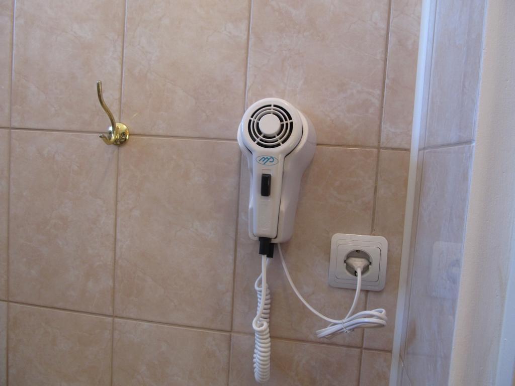 ホテル Viesu Maja Ezerkalns Krāslava エクステリア 写真
