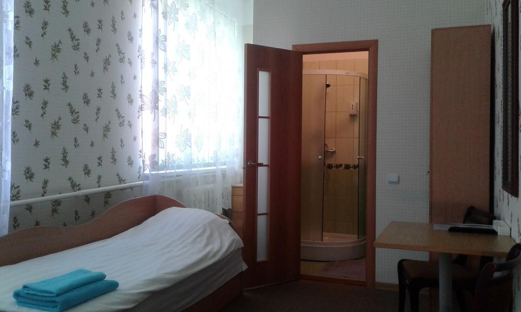 ホテル Viesu Maja Ezerkalns Krāslava エクステリア 写真
