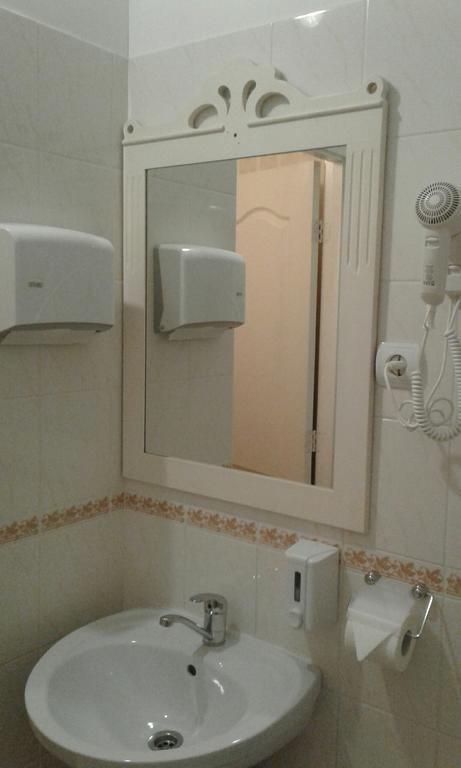 ホテル Viesu Maja Ezerkalns Krāslava エクステリア 写真